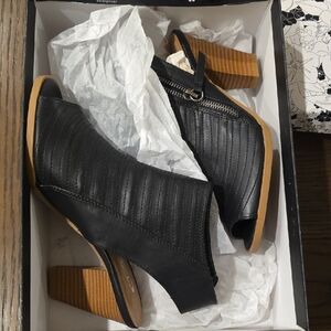 CL by Laundry Black and Brown Quilted Heeled Boots